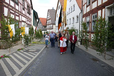 Fronleichnamsprozession durch die Straßen von Naumburg (Foto: Karl-Franz Thiede)